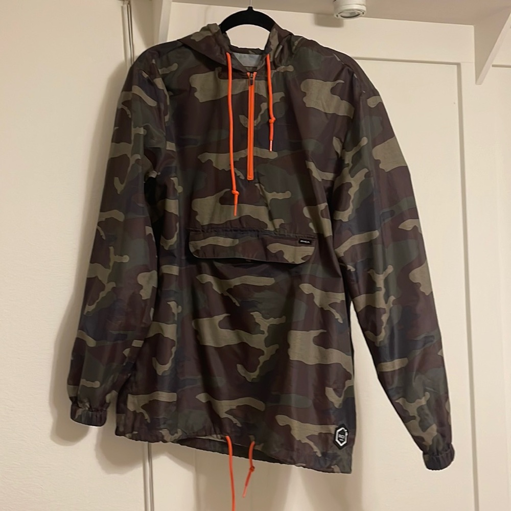 RVCA Camo Windbreaker. Great condition. Size L.